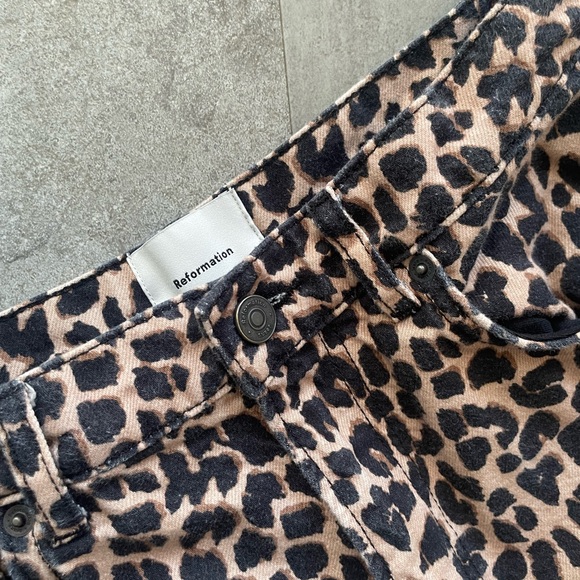 Reformation Cary high rise slouchy Leopard Print Straight-Leg Jeans size 28 - Picture 7 of 11